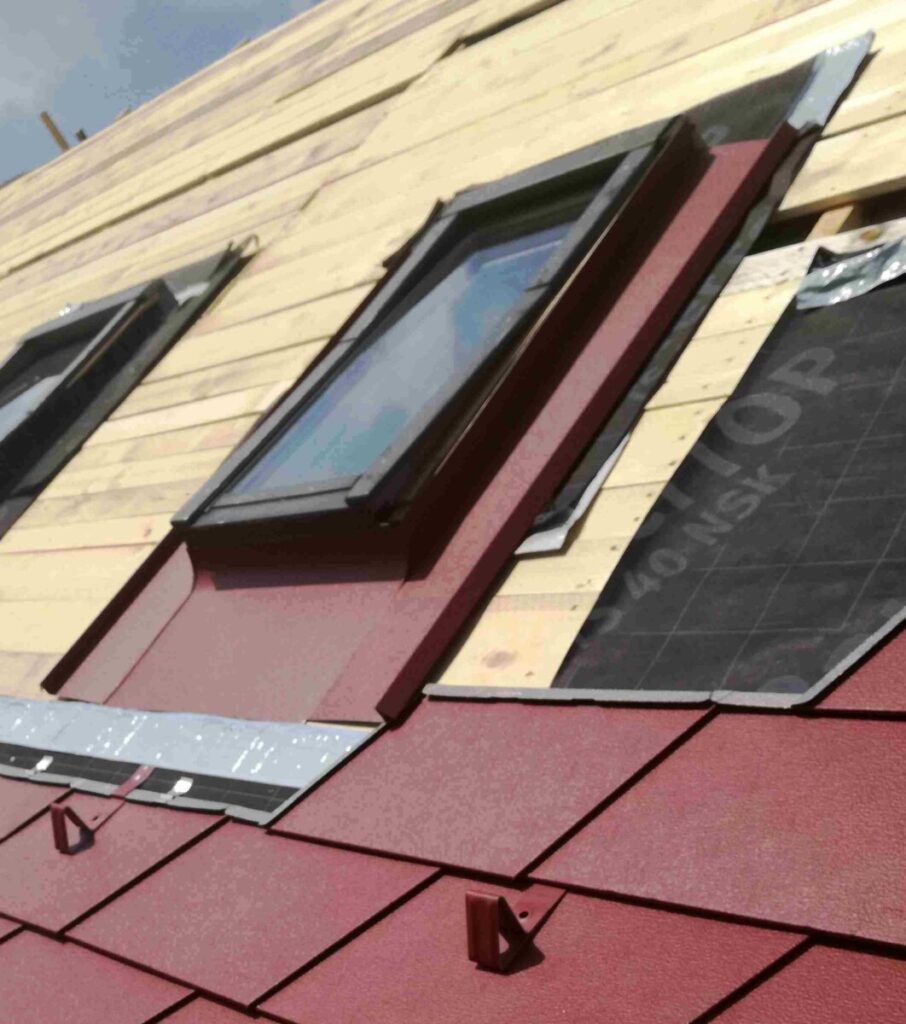 Oplechovanie strešného okna, ozn. LOL, hliník PREFA STUCCO tmavočervená, plechová strešná šablóna
